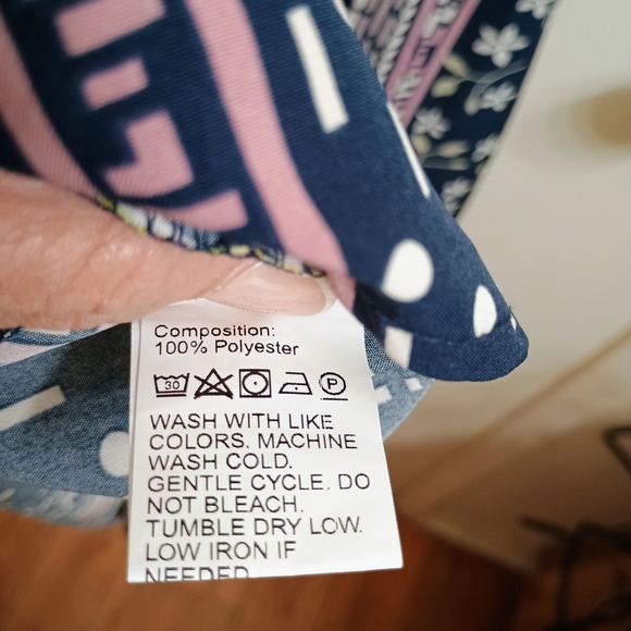 SHEIN Curve 2XL Geometric Print Top - Picture 5 of 5